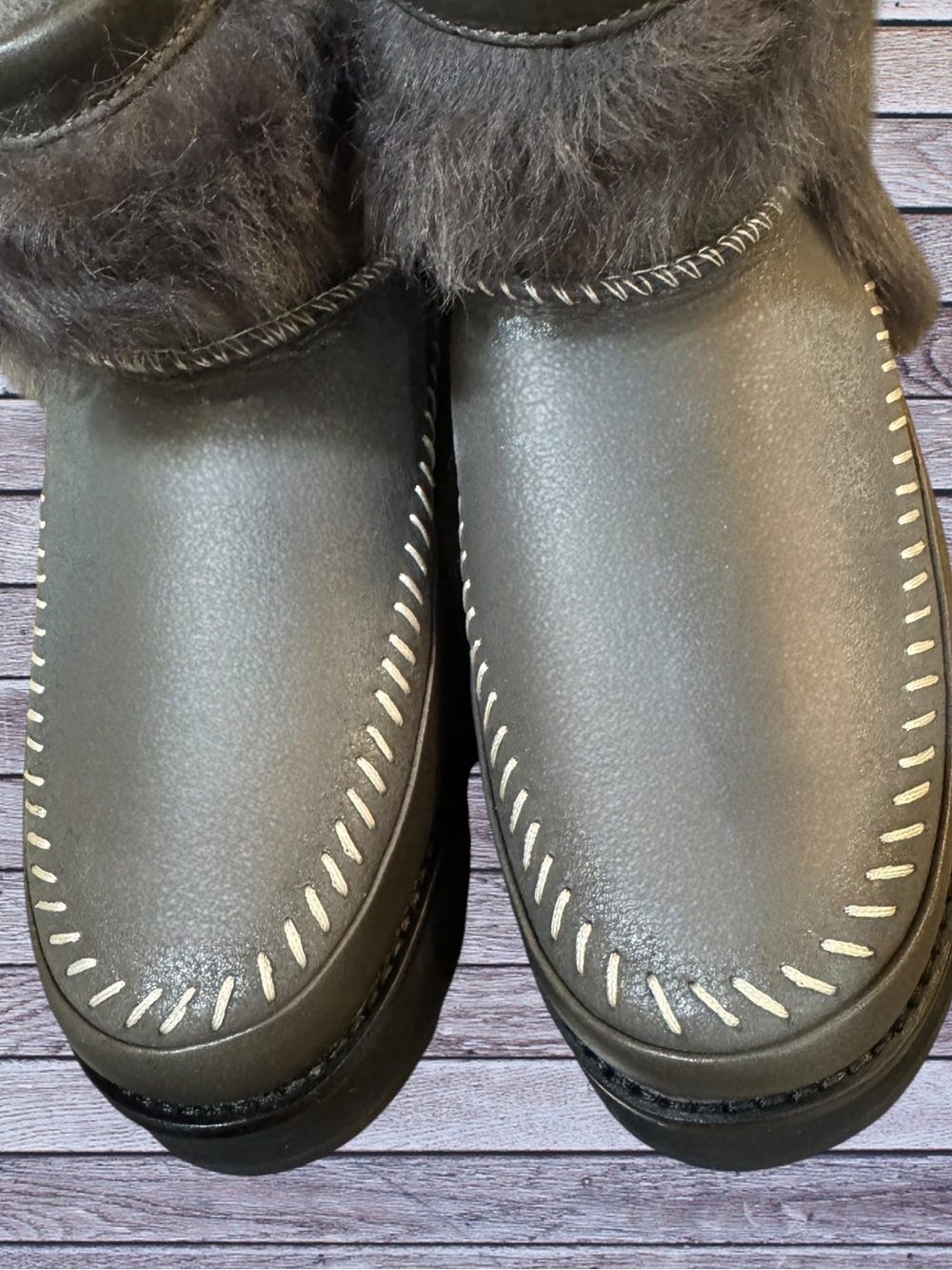 UGG Rare Fluff Punk Grey Leather Sheepskin Shearling Boots Size 9 NIB - Picture 16 of 16